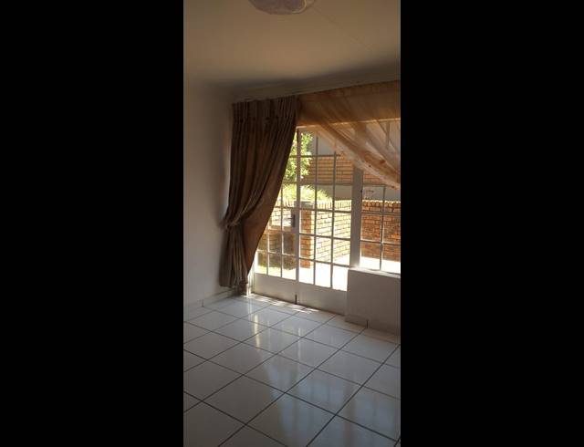 3 BEDROOM DUPLEX RENTED IN VAN RIEBEECK PARK